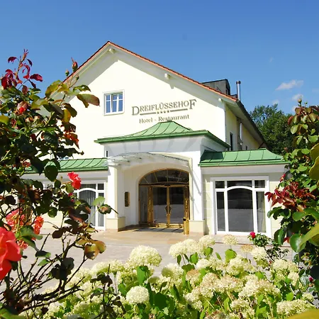Dreiflüssehof Hotel 4*